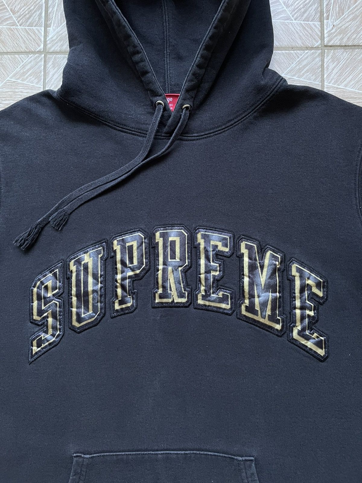 Supreme Supreme Big Gold Logo World Famous Hoodie Black Made Canada Size US L / EU 52-54 / 3 - 3 Thumbnail