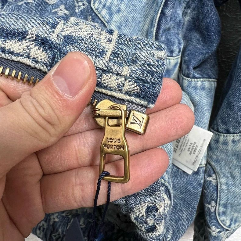 Louis Vuitton Louis Vuitton Deconstructed patchwork presbyopic full-print Size US M / EU 48-50 / 2 - 5 Thumbnail