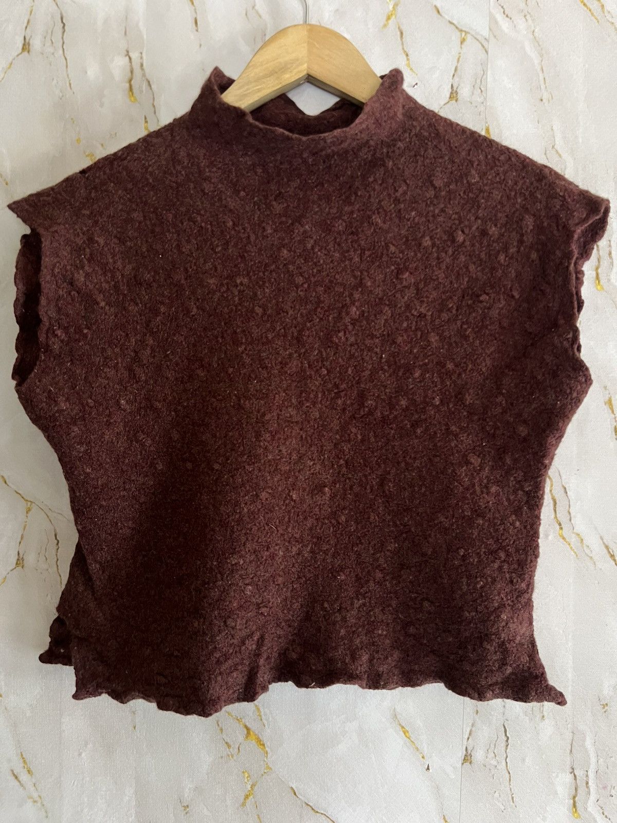 Issey Miyake Plantation Red Crop-Top – Designer Issey Miyake Inspired Size M / US 6-8 / IT 42-44 - 1 Thumbnail