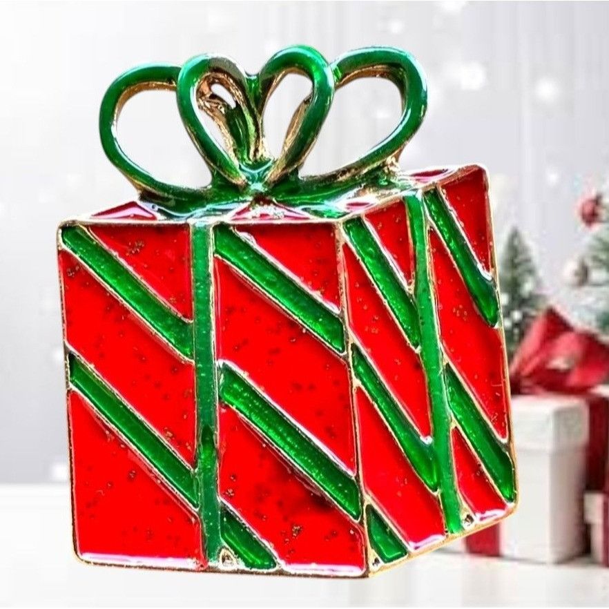 Handmade Christmas Present Brooch Pin New Red Green Festive Holiday G Size ONE SIZE - 1 Thumbnail