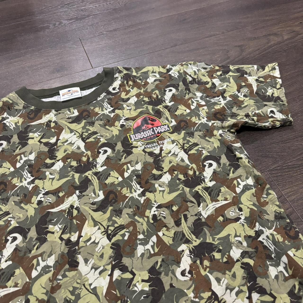 Designer Vintage Jurassic Park Universal Studios Japan Camo T Shirt Size US M / EU 48-50 / 2 - 2 Thumbnail