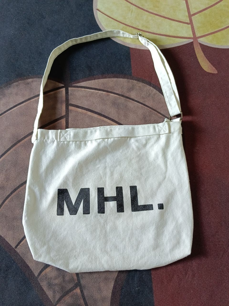 MHL SPELLOUT SLING/CROSSBODY