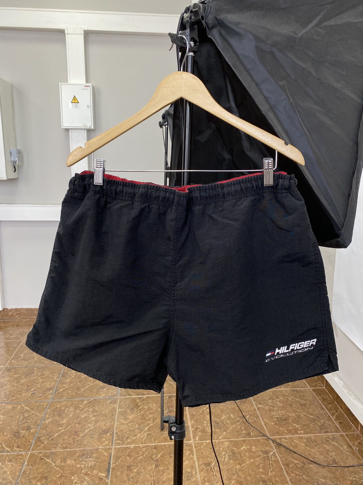 Tommy Hilfiger Vintage 90s Tommy Hilfiger Nylon shorts casual streetwear Size US 34 / EU 50 - 1 Thumbnail