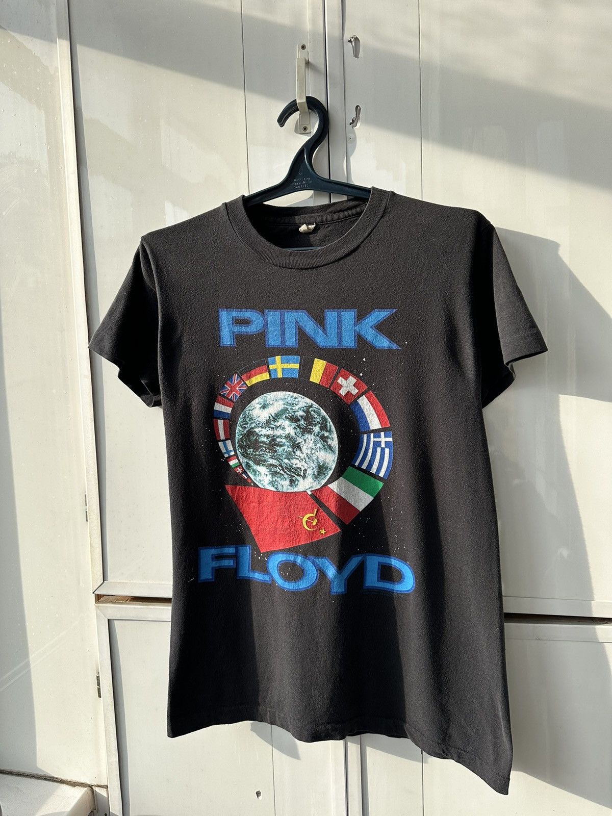 Band Tees Vintage 1990’s Pink Floyd T-shirt World Tour Size US L / EU 52-54 / 3 - 9 Thumbnail