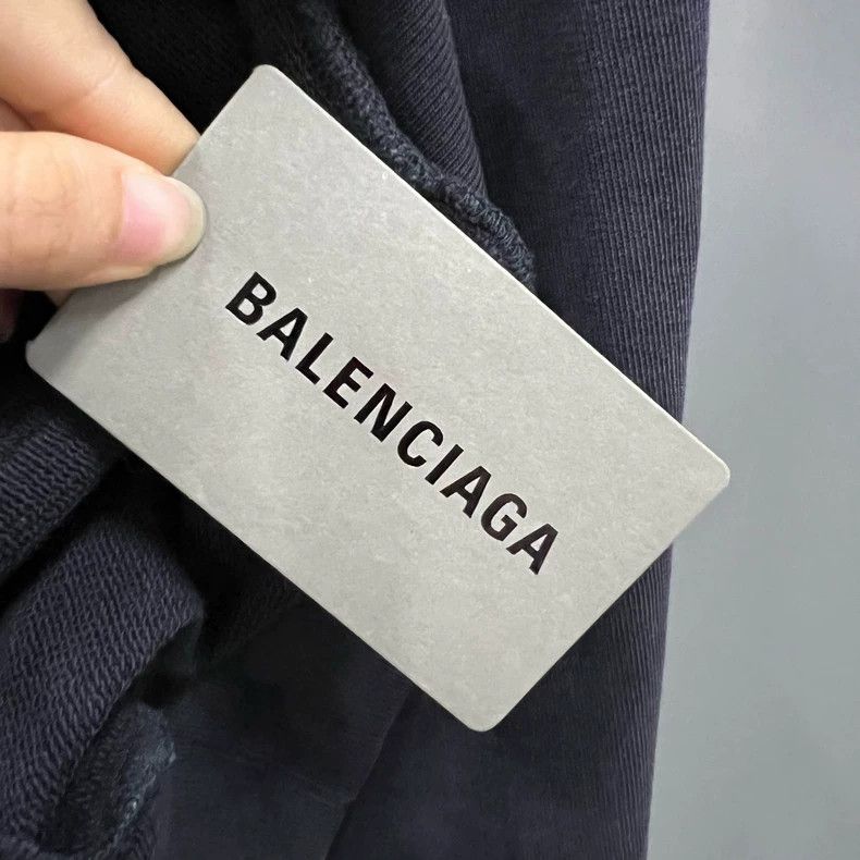 Balenciaga Balenciaga 3XL embroidered hoodie Size US L / EU 52-54 / 3 - 2 Thumbnail