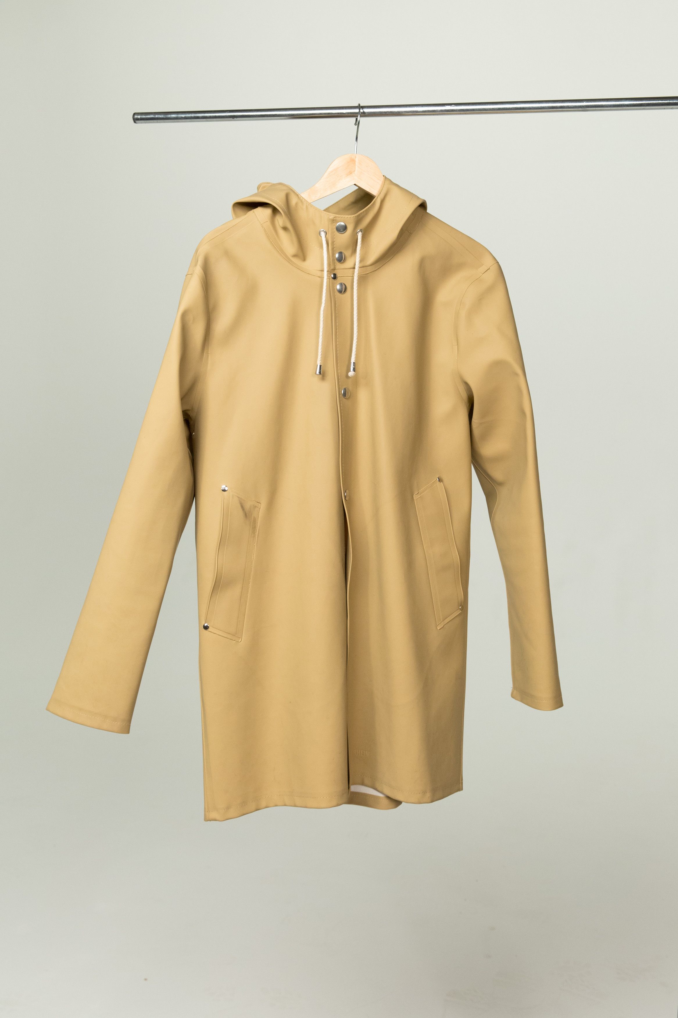 Stutterheim Stutterheim Stockholm Raincoat in Sand Size US S / EU 44-46 / 1 - 1 Thumbnail