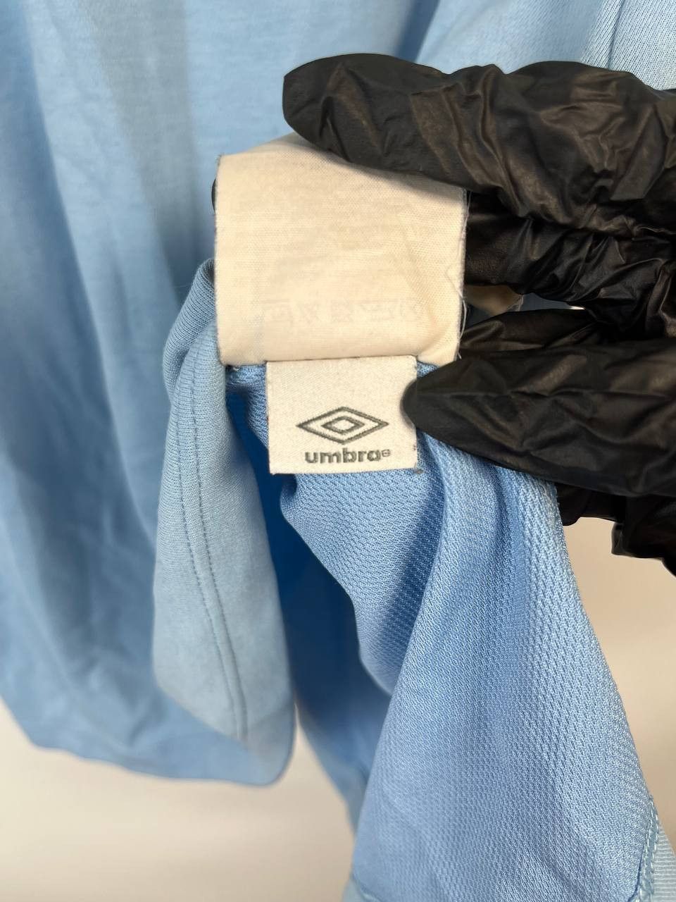 Umbro MANCHESTER CITY 2010 2011 HOME SHIRT FOOTBALL UMBROSIZE L Size US L / EU 52-54 / 3 - 4 Thumbnail