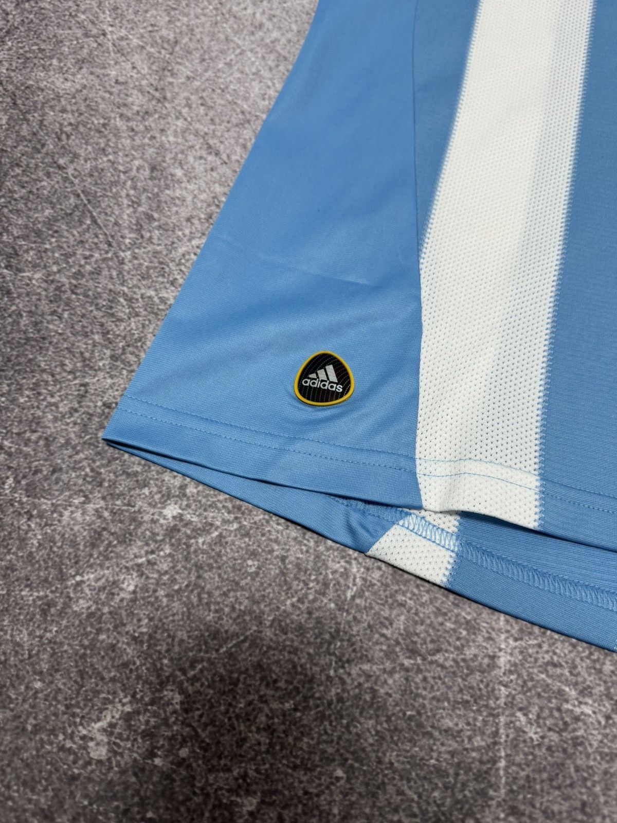Vintage Adidas Argentina Lionel Messi #10 2010/2011 Soccer Jersey Size US M / EU 48-50 / 2 - 4 Thumbnail