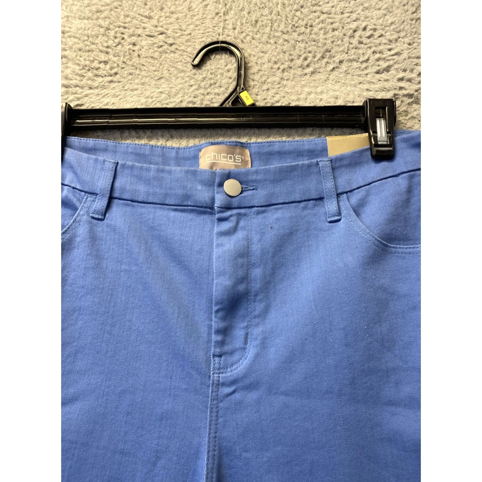 Vintage Chico's Capri Jeans Women’s 36x22 Capri Denim Blue Capris Flat Front Mid Rise Straight Pull On NWT / 0426 Size 25" / US 0 / IT 36 - 2 Thumbnail
