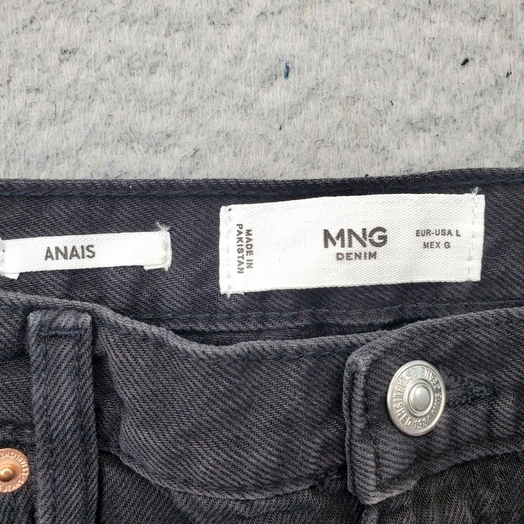 Vintage MNG Womens Skirt L Midi Black Denim Vented Front Raw Hem High Waist Pockets Zipper Button A-Line Basics Size 36" / US 14 / IT 50 - 5 Thumbnail