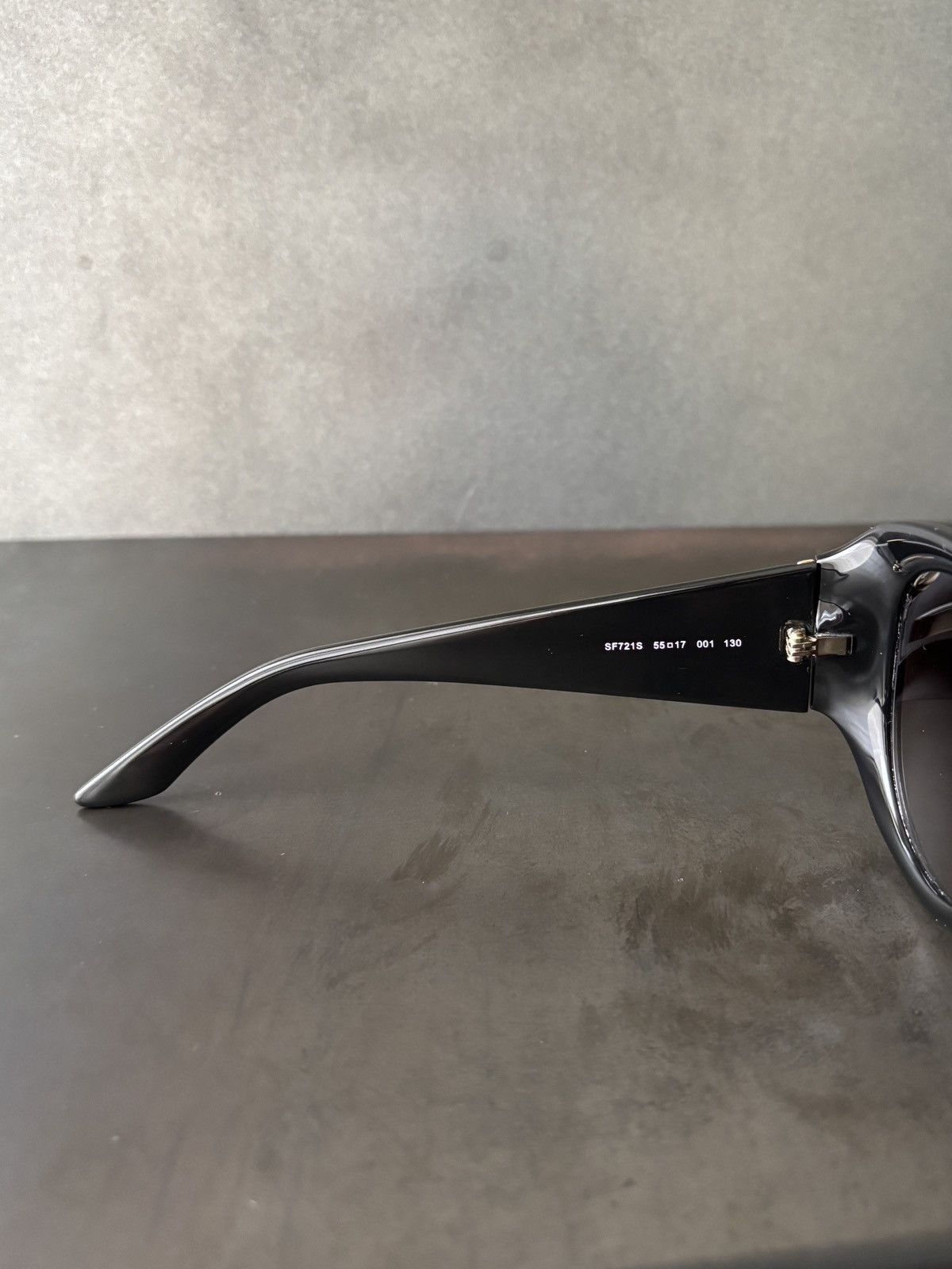 Salvatore Ferragamo 2000s Salvatore Ferragamo Sunglasses SF721S Monogram Vintage Size ONE SIZE - 15 Thumbnail
