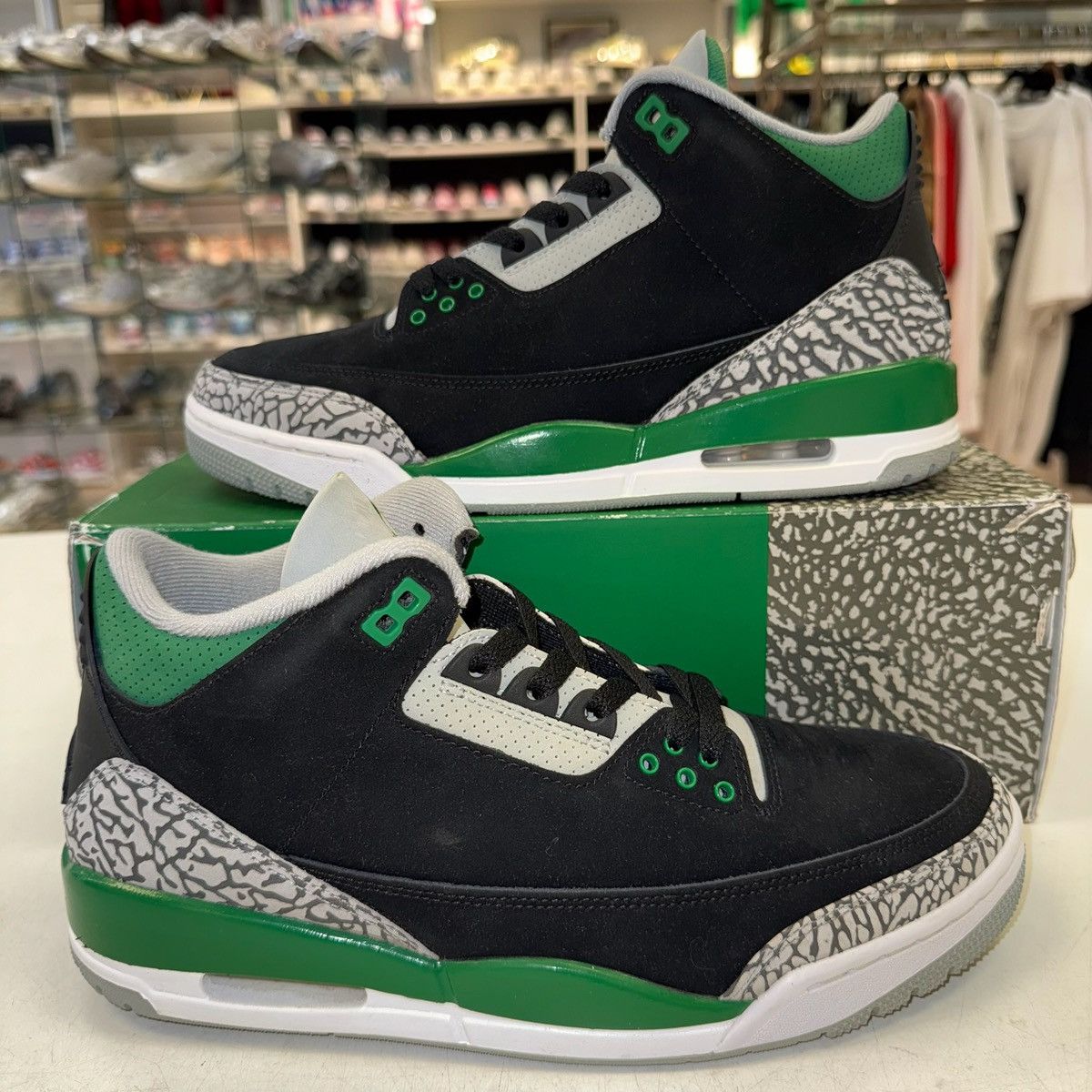 Jordan Brand Size 9.5 - Jordan 3 Retro Mid Pine Green - CT8532-030 Size US 9.5 / EU 42-43 - 1 Thumbnail