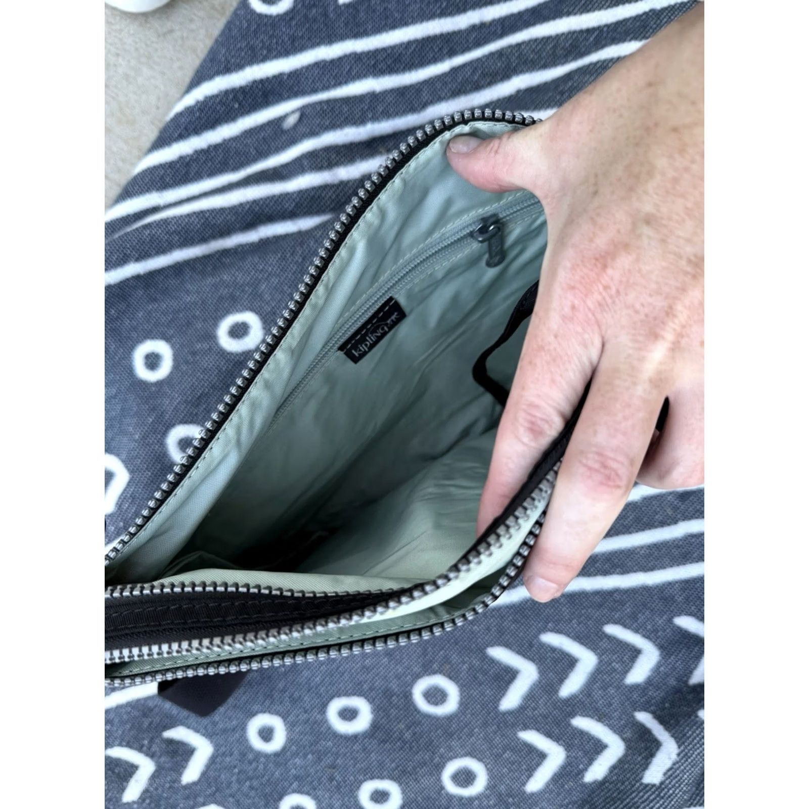Vintage Kipling Black Crossbody Bag Adjustable Strap Monkey Keychain Women Small Crossbody bag Black Beige Pockets Zip 2000s Style Size ONE SIZE - 5 Thumbnail