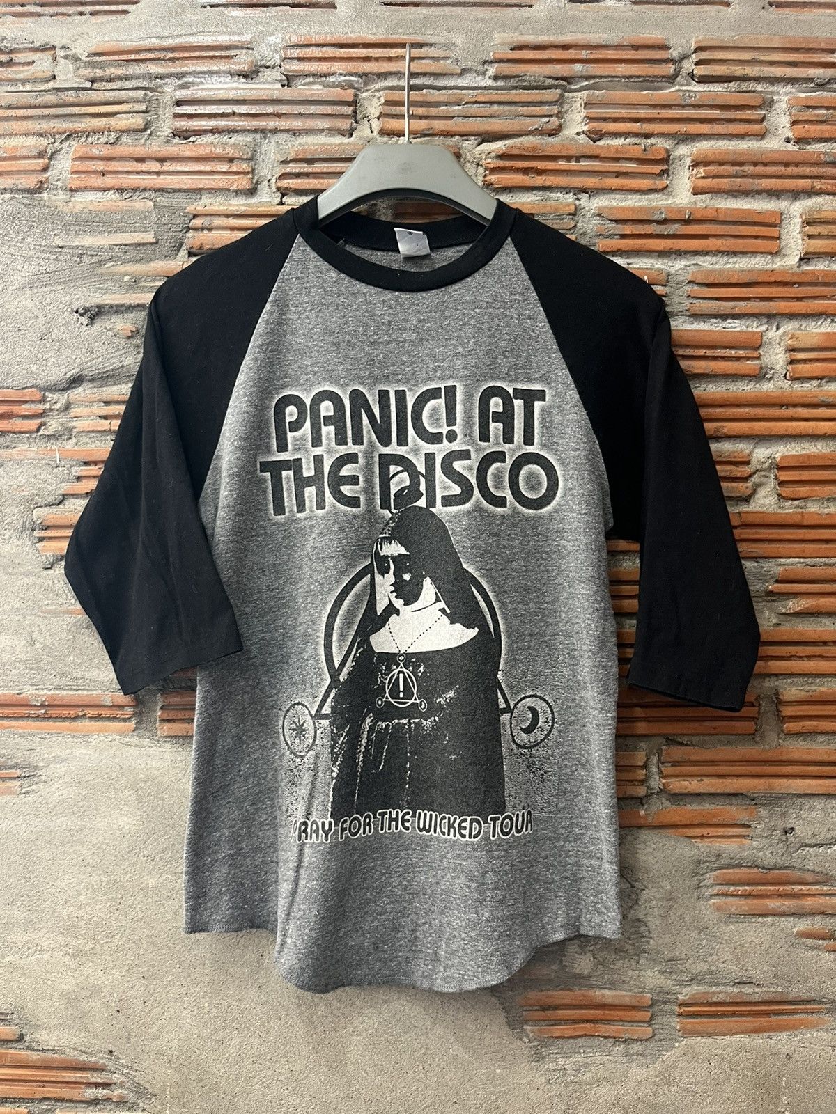 Band Tees PANIC ! AT THE DISCO Pray For The Wicked Tour 2018’s Tshirt Size US S / EU 44-46 / 1 - 2 Thumbnail