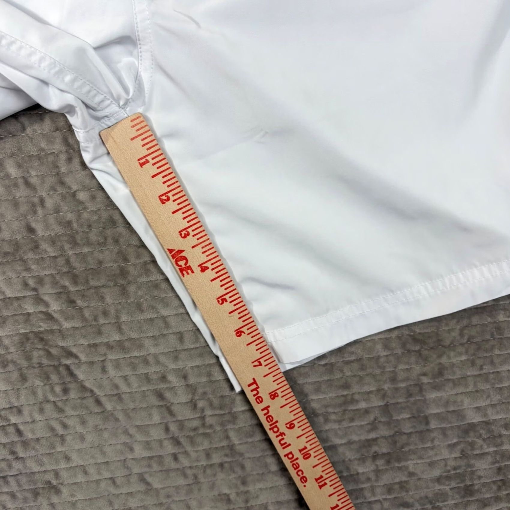 johnnie-O VINTAGE? No. Johnnie-O Mens XL White Performance Golf Swim Shorts Elastic Waist Board Shorts Shirt? Size US 35 - 4 Thumbnail