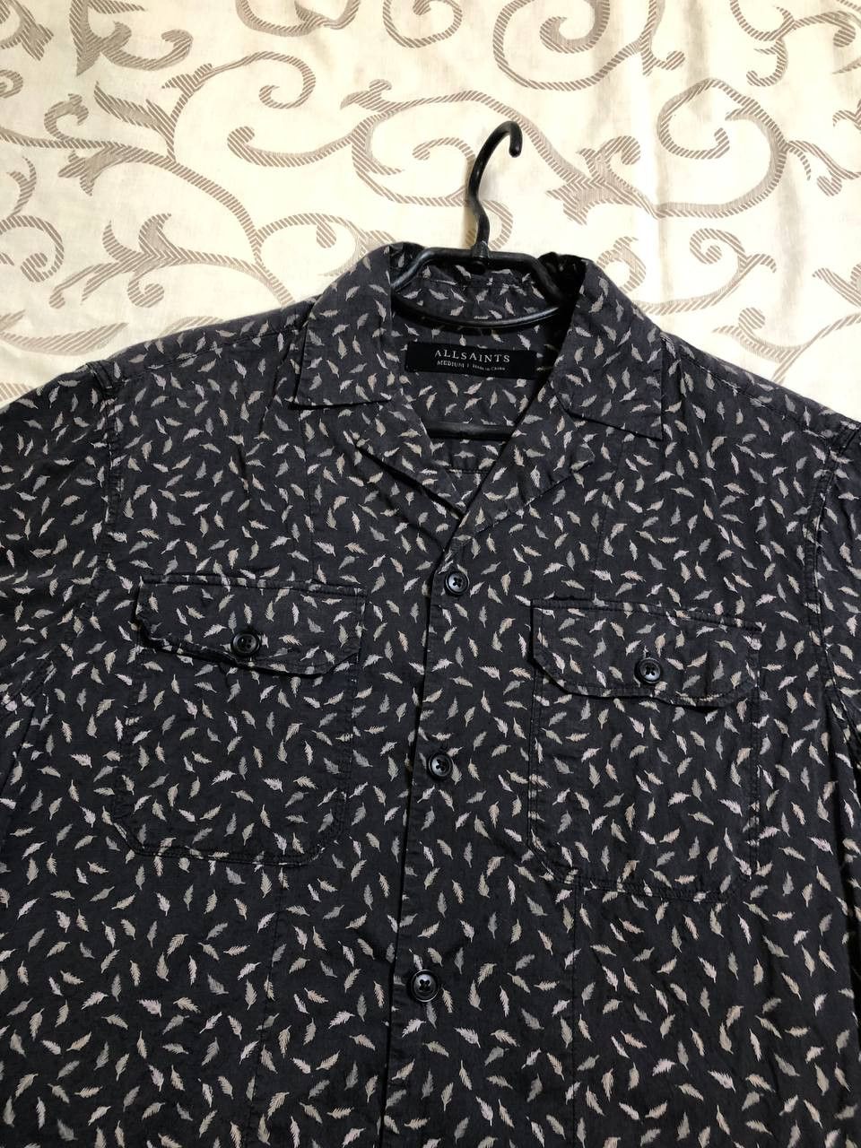 Allsaints AllSaints Black Feather Print Short Sleeve Shirt Size US M / EU 48-50 / 2 - 4 Thumbnail