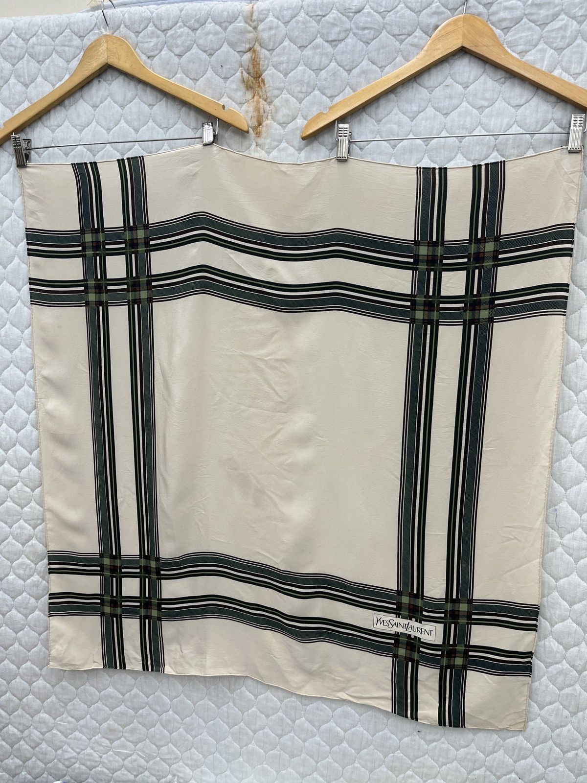 Yves Saint Laurent 🔥🔥🔥STEALS YVES SAINT LAURENT SILK SCARF Size ONE SIZE - 3 Thumbnail