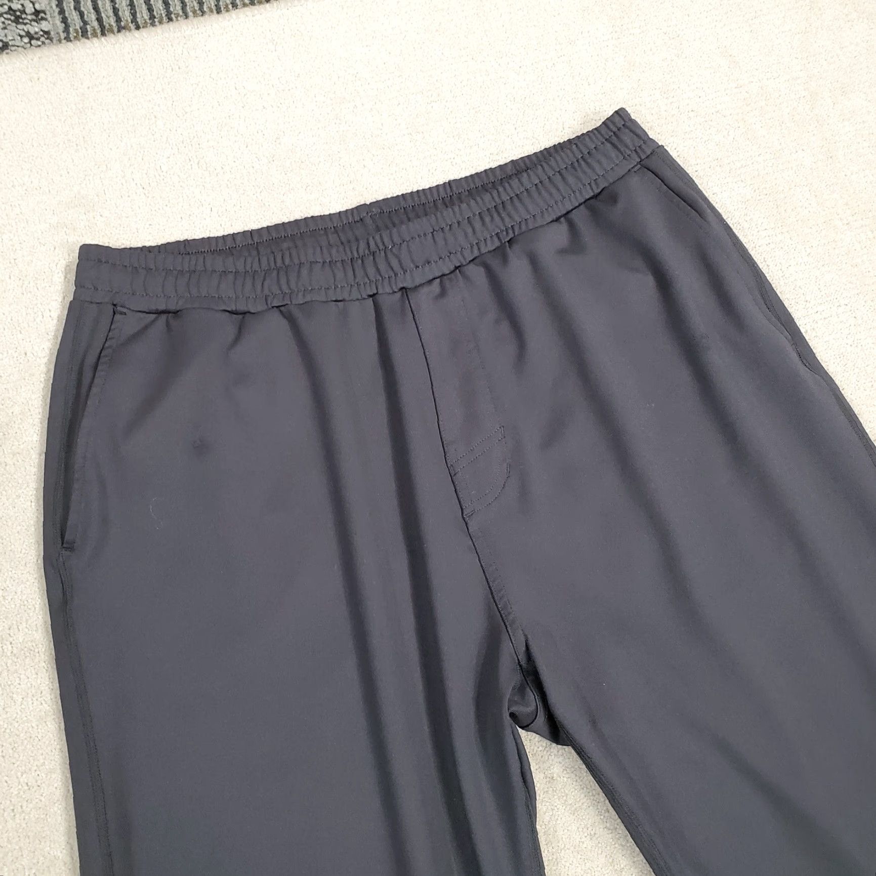 Vuori Vuori Joggers Mens Large Black Lounge Pants Regular Fit Drawstring Pockets Logo Size US 33 - 2 Thumbnail
