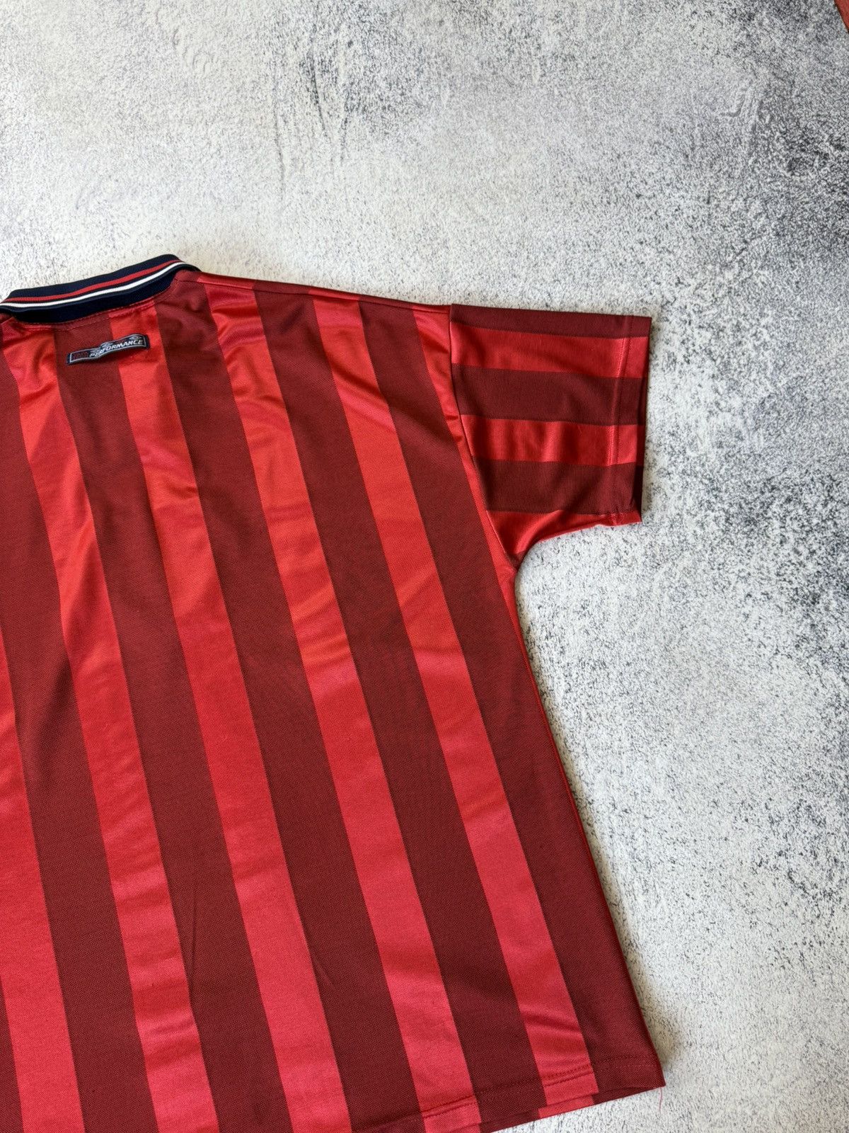 Umbro ENGLAND UMBRO 1997 1998 AWAY VINTAGE FOOTBALL JERSEY SHIRT Size US L / EU 52-54 / 3 - 22 Thumbnail