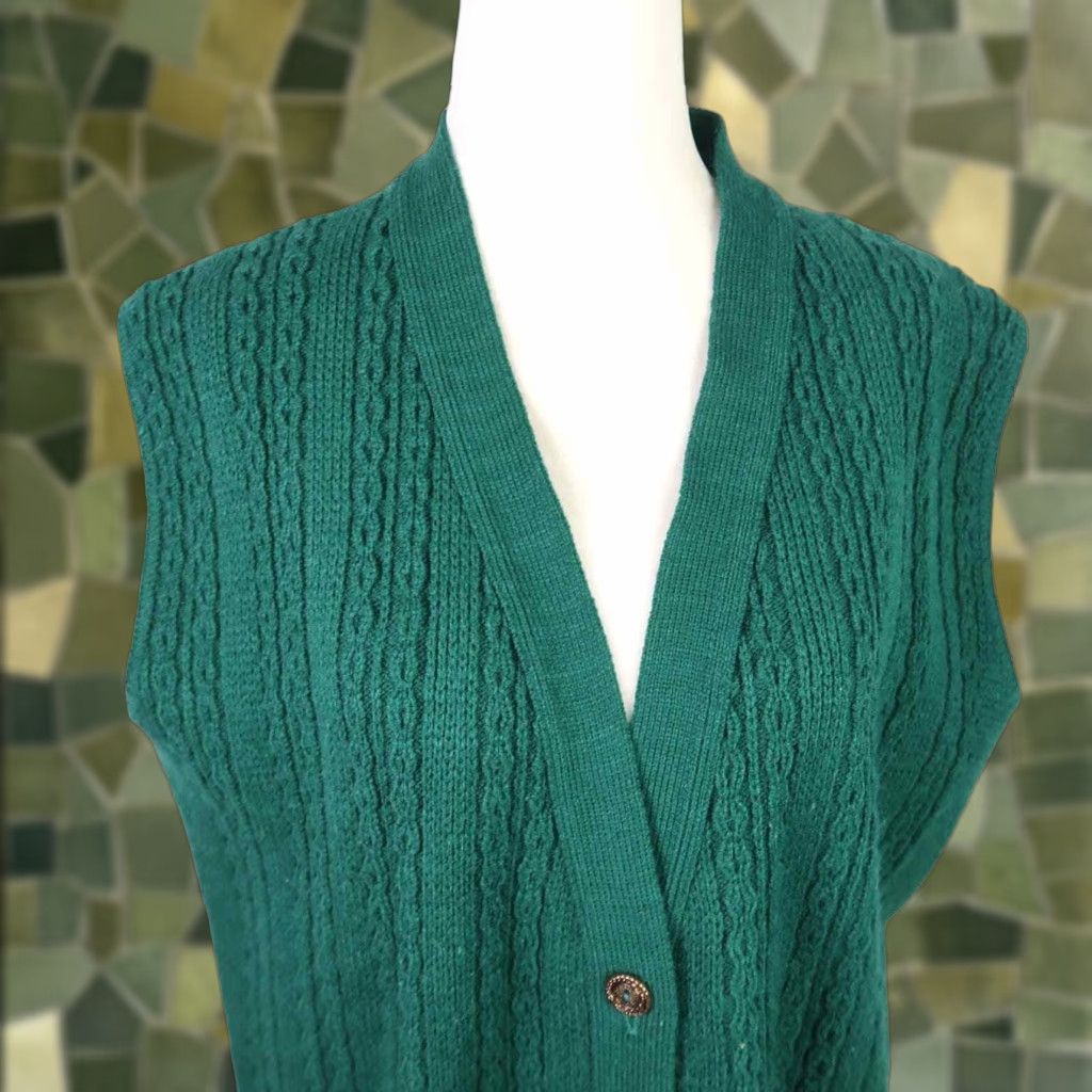 Vintage VINTAGE 90s Carriage Court dark green cable knit sweater vest cardigan Vest S Women Sleeveless Button front Casual Fall Winter 90s 80s Womens Size S / US 4 / IT 40 - 1 Thumbnail