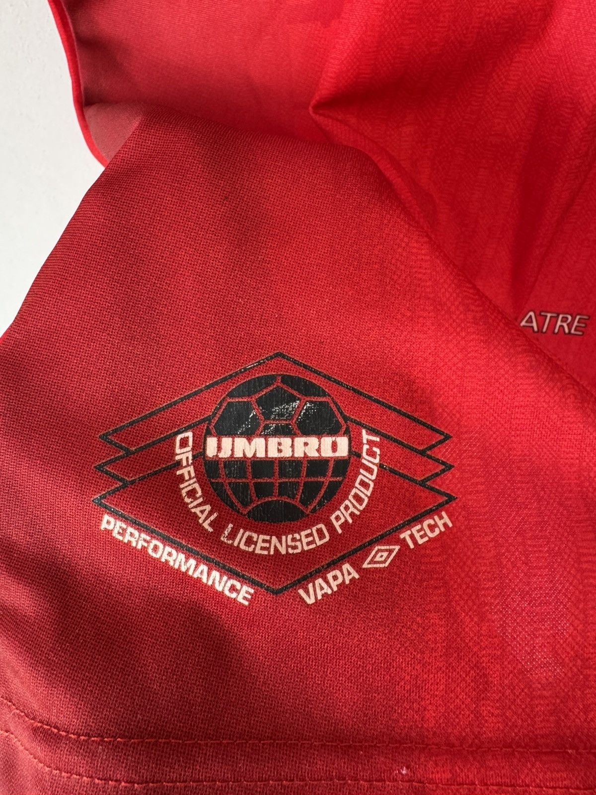 Umbro Vintage Manchester United 1996-1998 Home Soccer Jersey Shirt Size US L / EU 52-54 / 3 - 12 Thumbnail