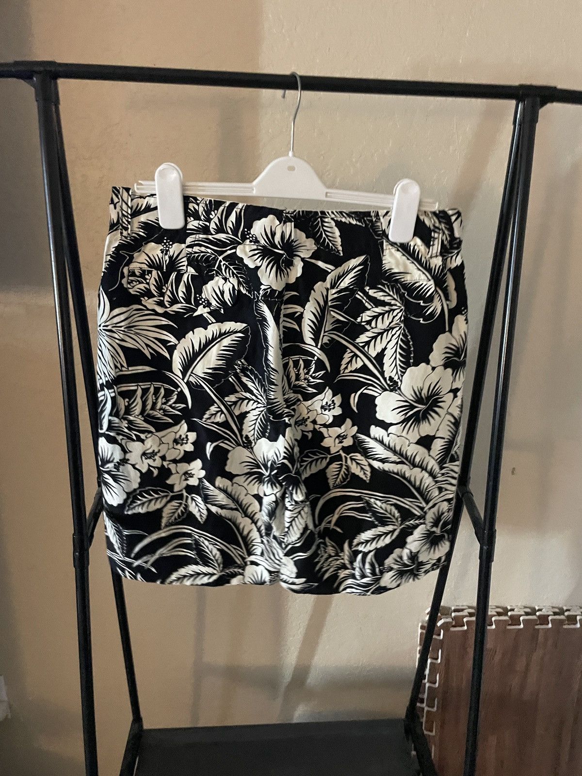 Polo Ralph Lauren Linen/Silk Drawstring FF floral shorts Size US 33 - 5 Thumbnail