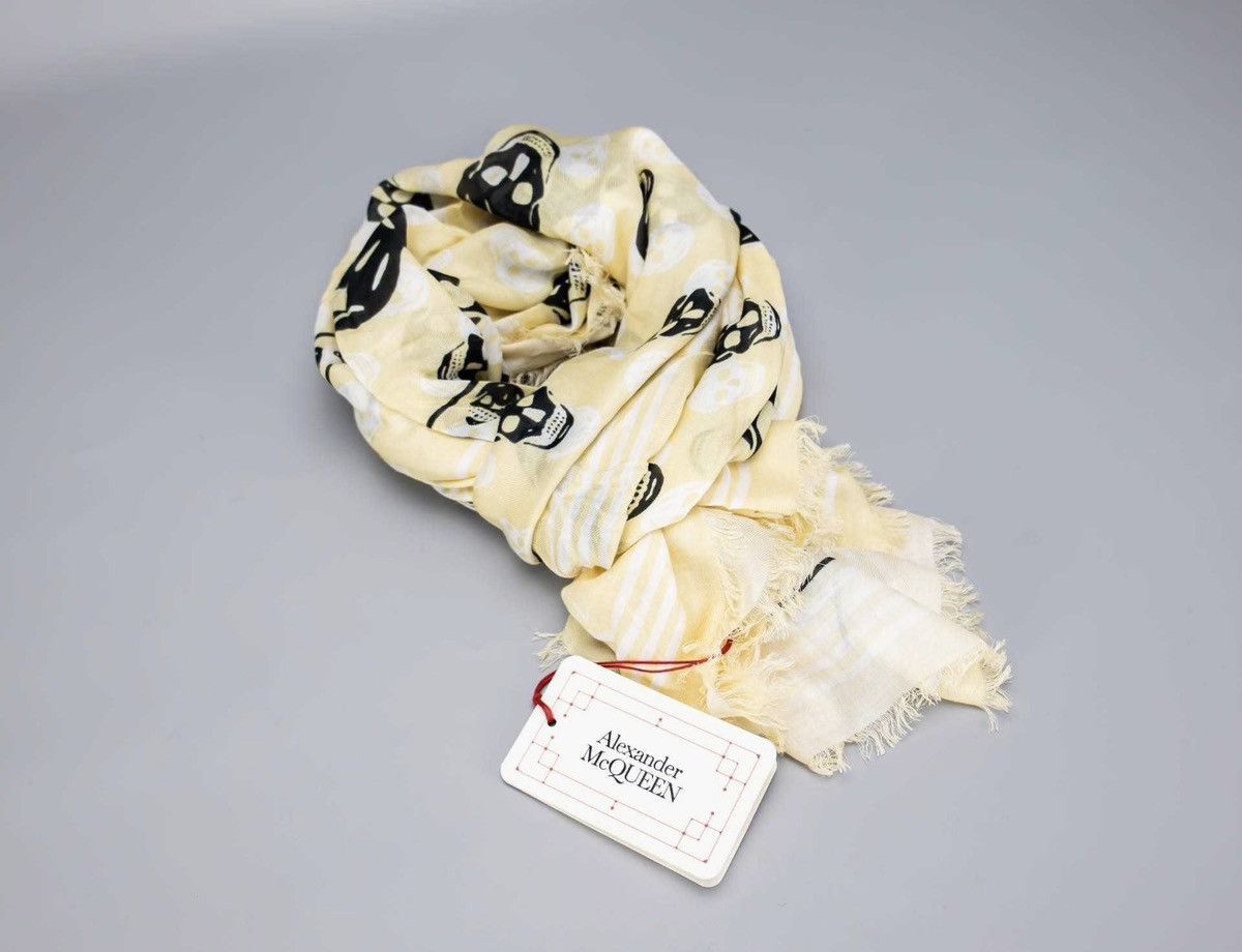 Alexander McQueen ALEXANDER MCQUEEN Skull Silk Scarf EsdeeKid Yellow/Black Size ONE SIZE - 6 Thumbnail