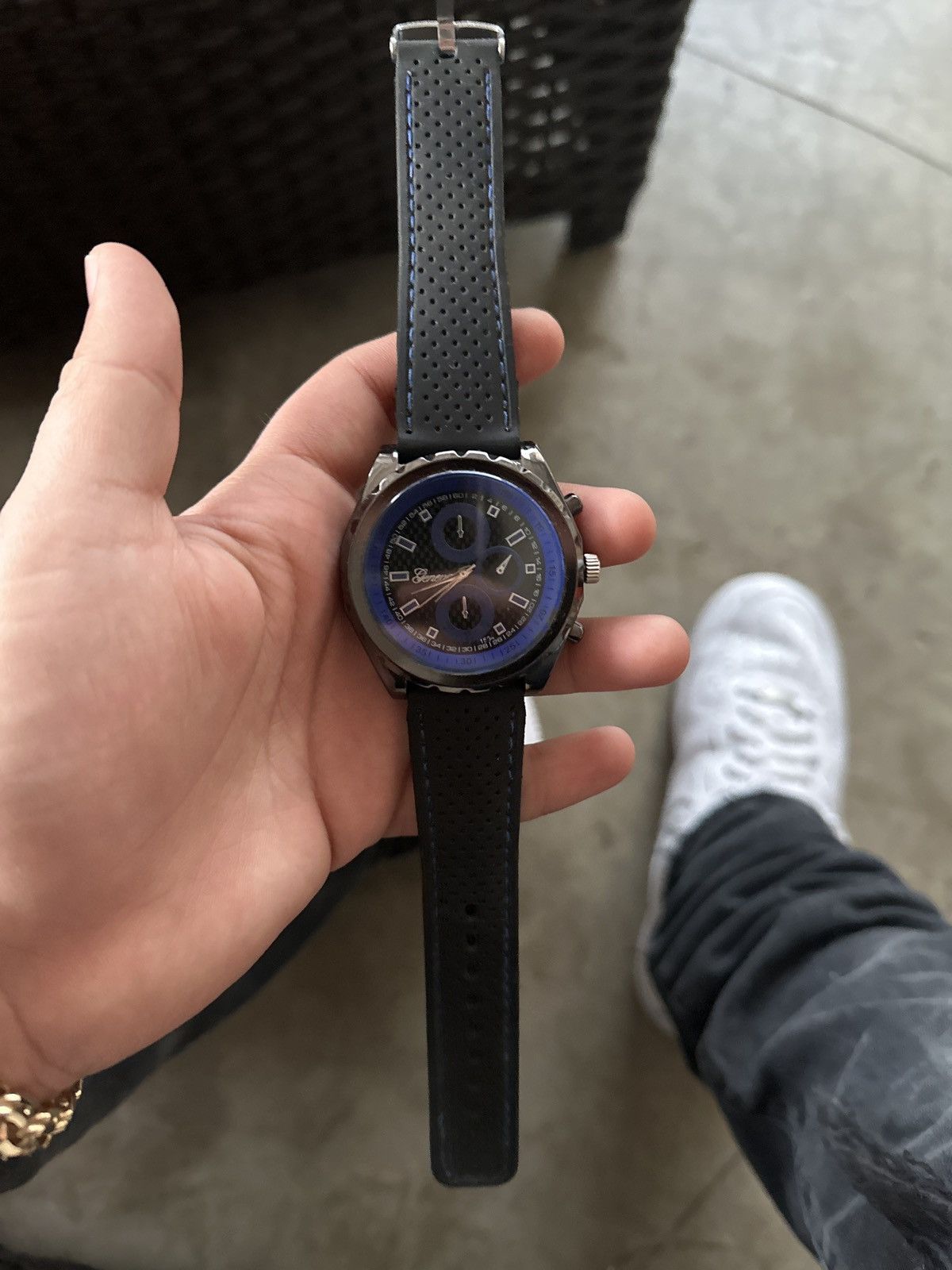 black and blue quartz movement stainless steal diving watch