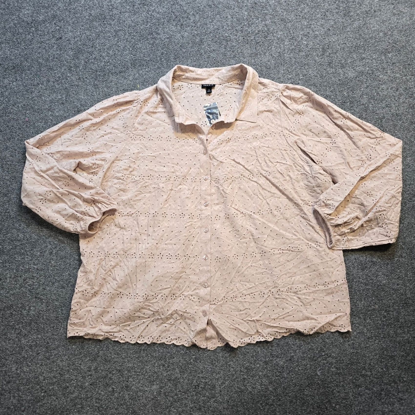 Torrid Torrid Shirt Women 3X Beige Eyelet Lace Button 3/4 Sleeve Shirred Back Casual Blouse Size XXL / US 16-18 / IT 52-54 - 2 Thumbnail