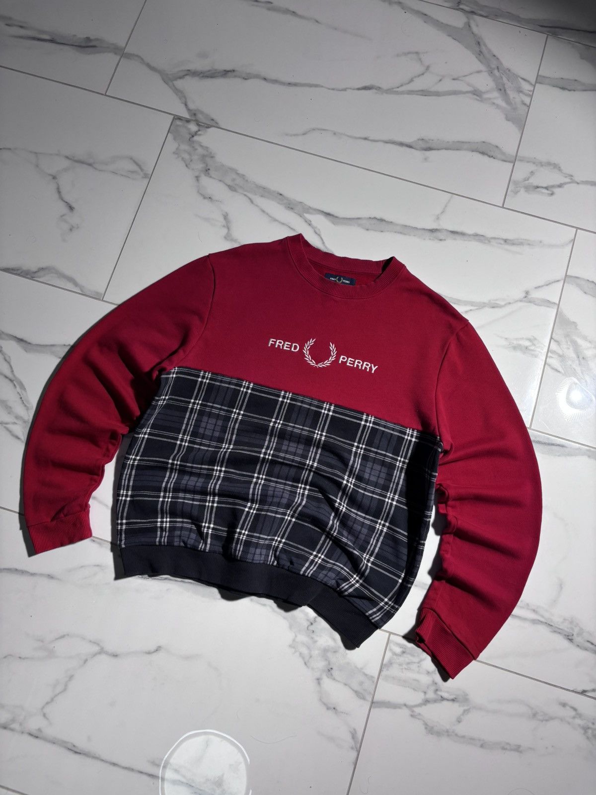 Fred Perry Vintage Fred Perry Sweatshirt Embroidered Logo Crewneck Y2K Size US M / EU 48-50 / 2 - 1 Thumbnail