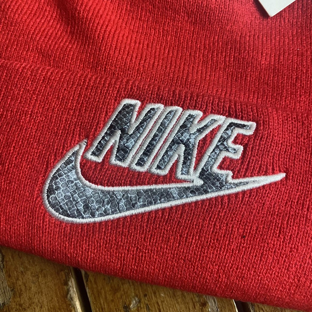 Nike × Supreme Nike x Supreme Beanie Hat Red Size ONE SIZE - 3 Thumbnail