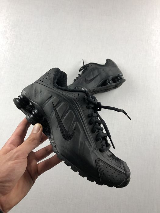 Nike Triple Black Nike Shox R4 39 eu | Grailed