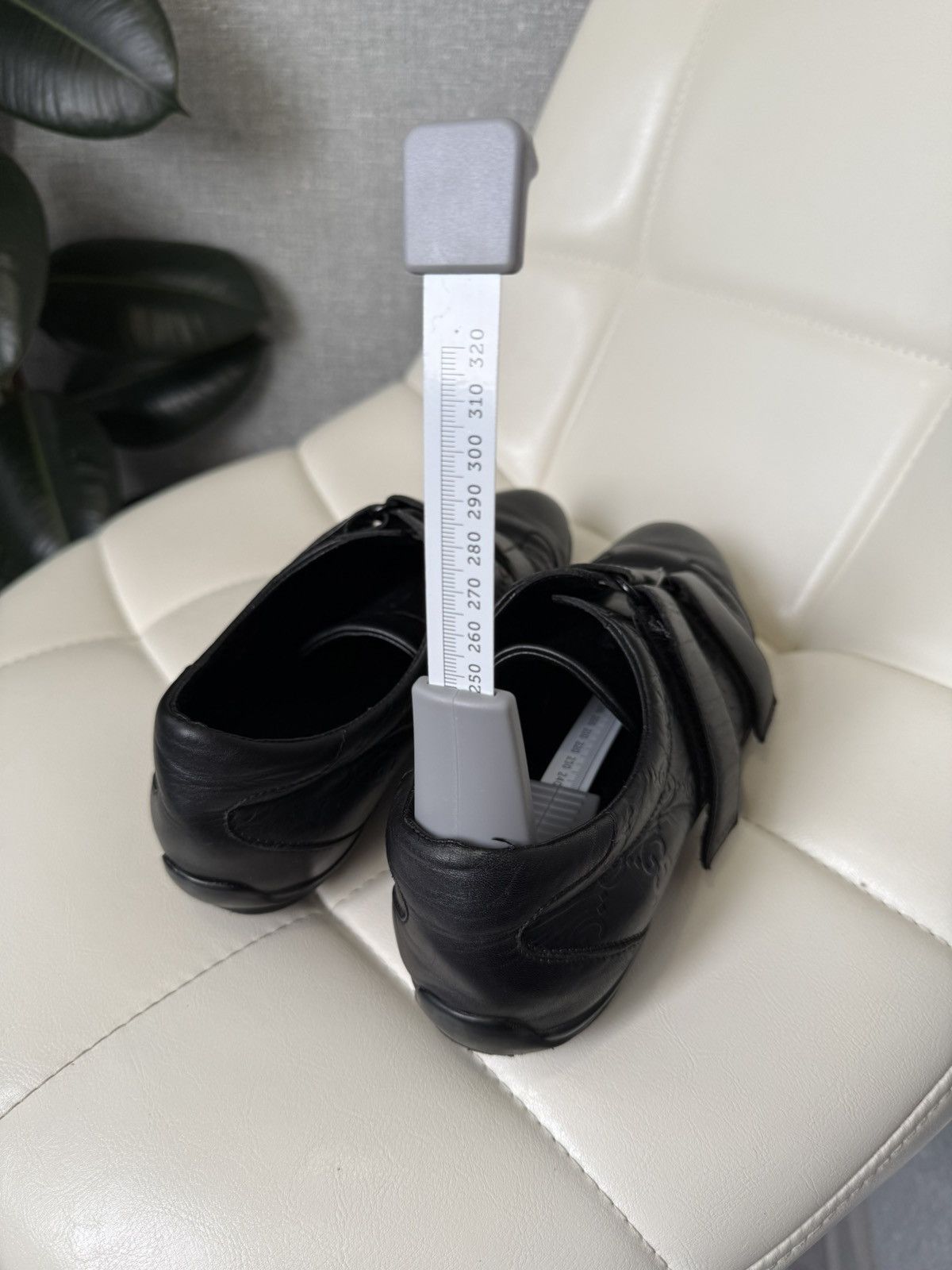 Gucci Gucci GG Guccissima Monogram Black Leather Sneakers (121830) Size US 7 / IT 37 - 24 Thumbnail