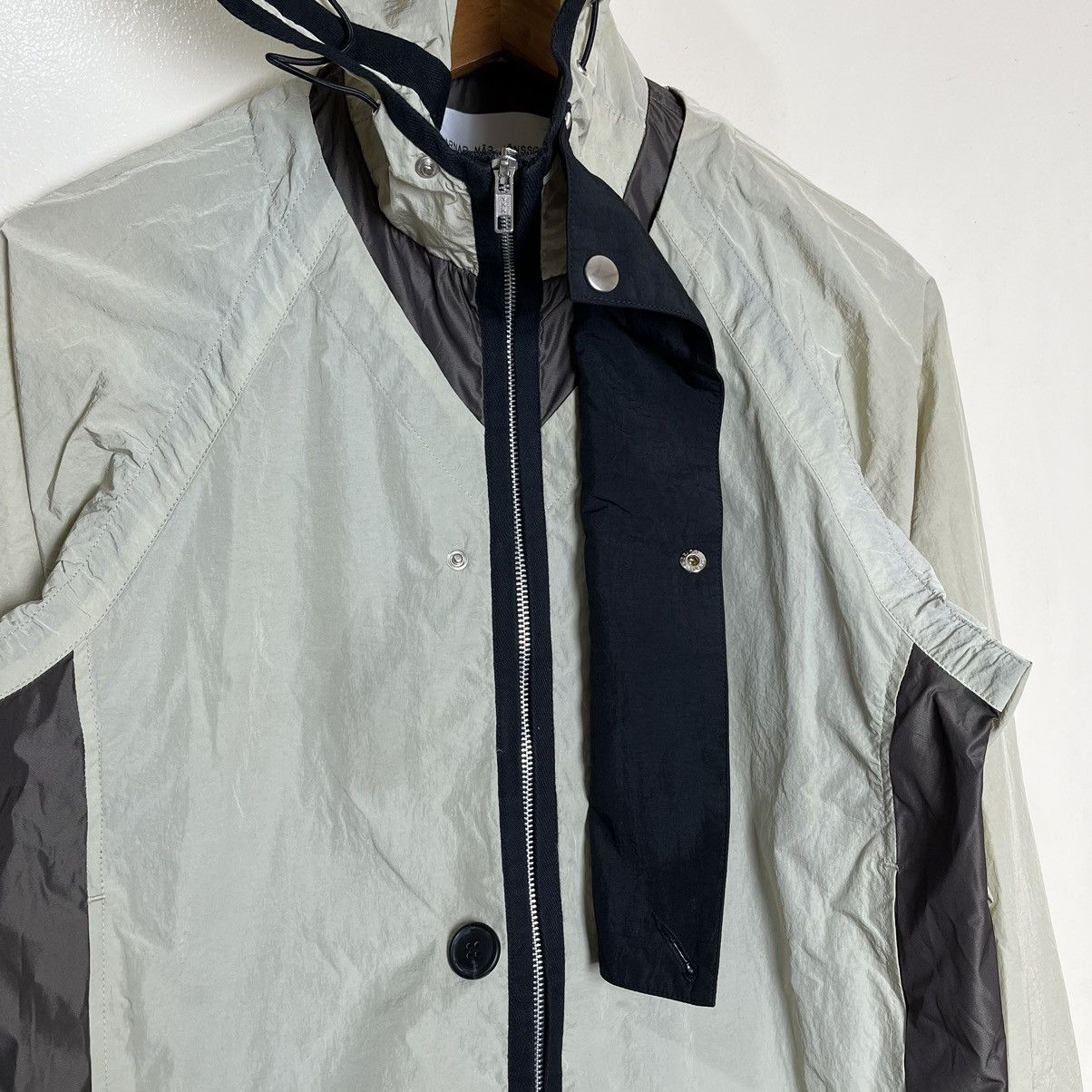 Arnar Mar Jonsson ARNAR MĀR JŌNSSON AW21 COMPOSITION V-NECK HOODED JACKET Size US S / EU 44-46 / 1 - 4 Thumbnail