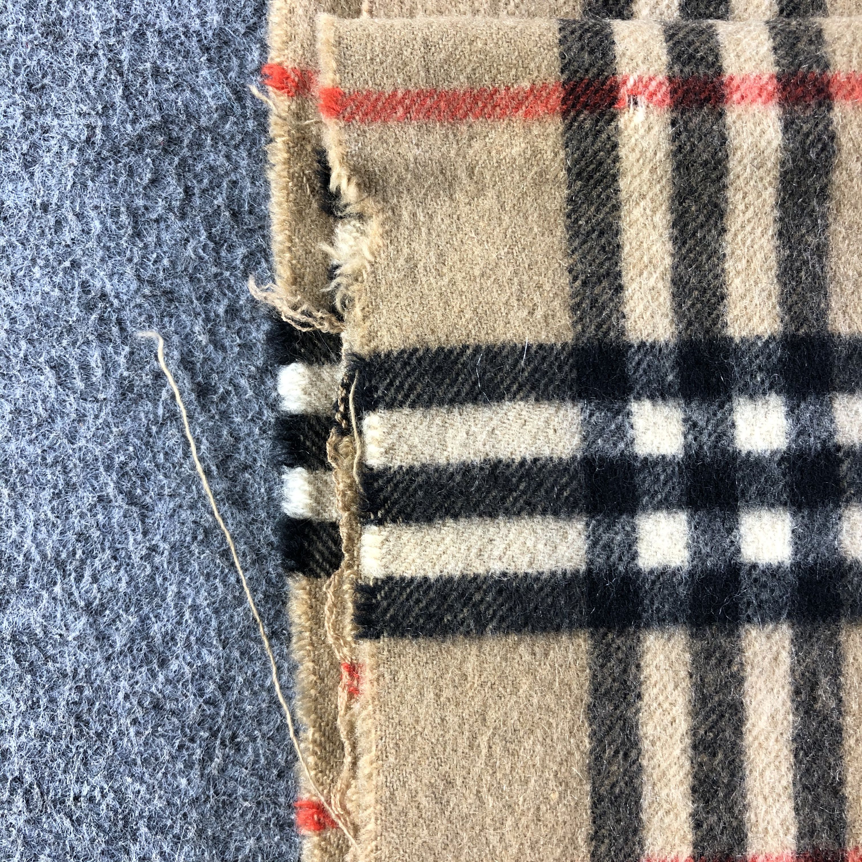 Burberry Burberrys Pure Cashmere Scarf / Muffler / Neckwear Size ONE SIZE - 3 Thumbnail