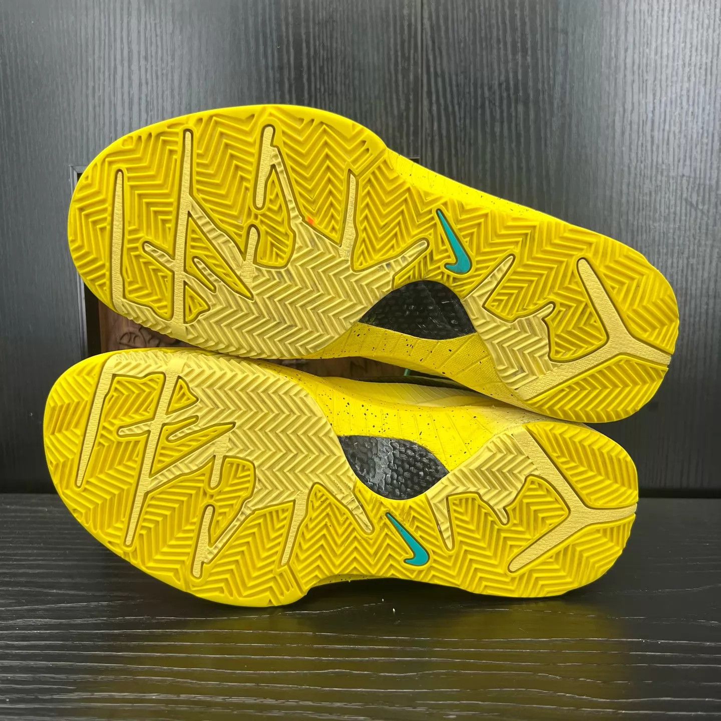 Nike Nike Zoom Kobe 4 Yellow Men's 40.5 Size US 7.5 / EU 40-41 - 6 Thumbnail