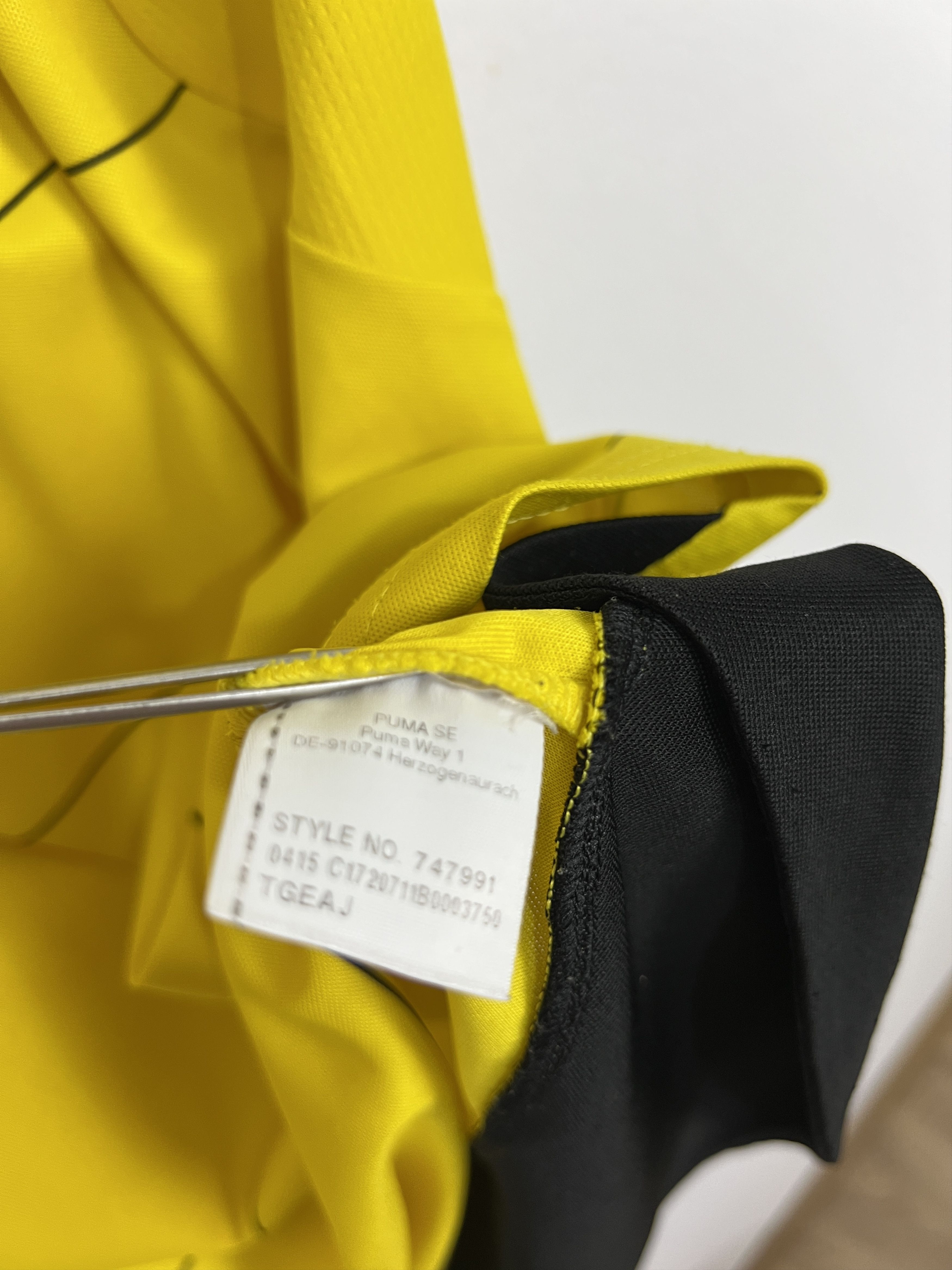 Puma Borussia Dortmund Home football shirt 2015 Soccer Puma Size US XL / EU 56 / 4 - 11 Thumbnail