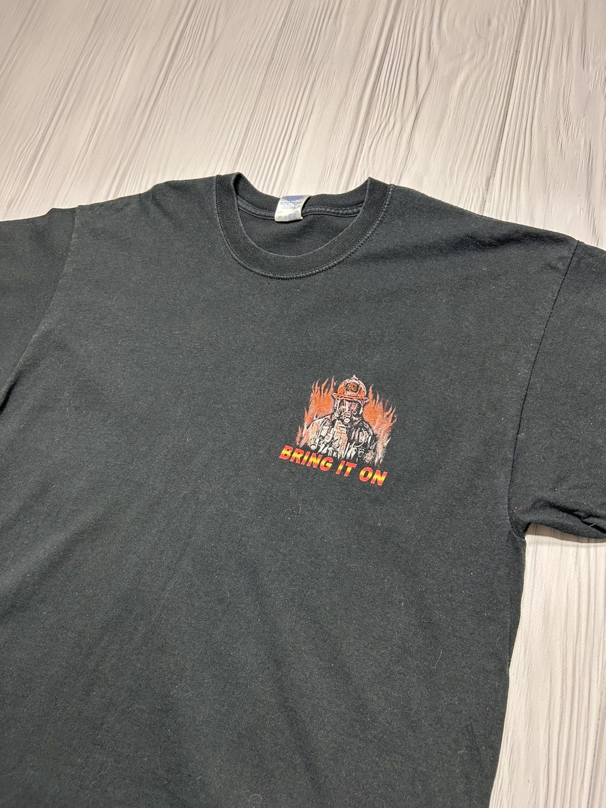 Vintage Vintage 2004 Fireman USA Bring It On T-Shirt Size US XL / EU 56 / 4 - 11 Thumbnail