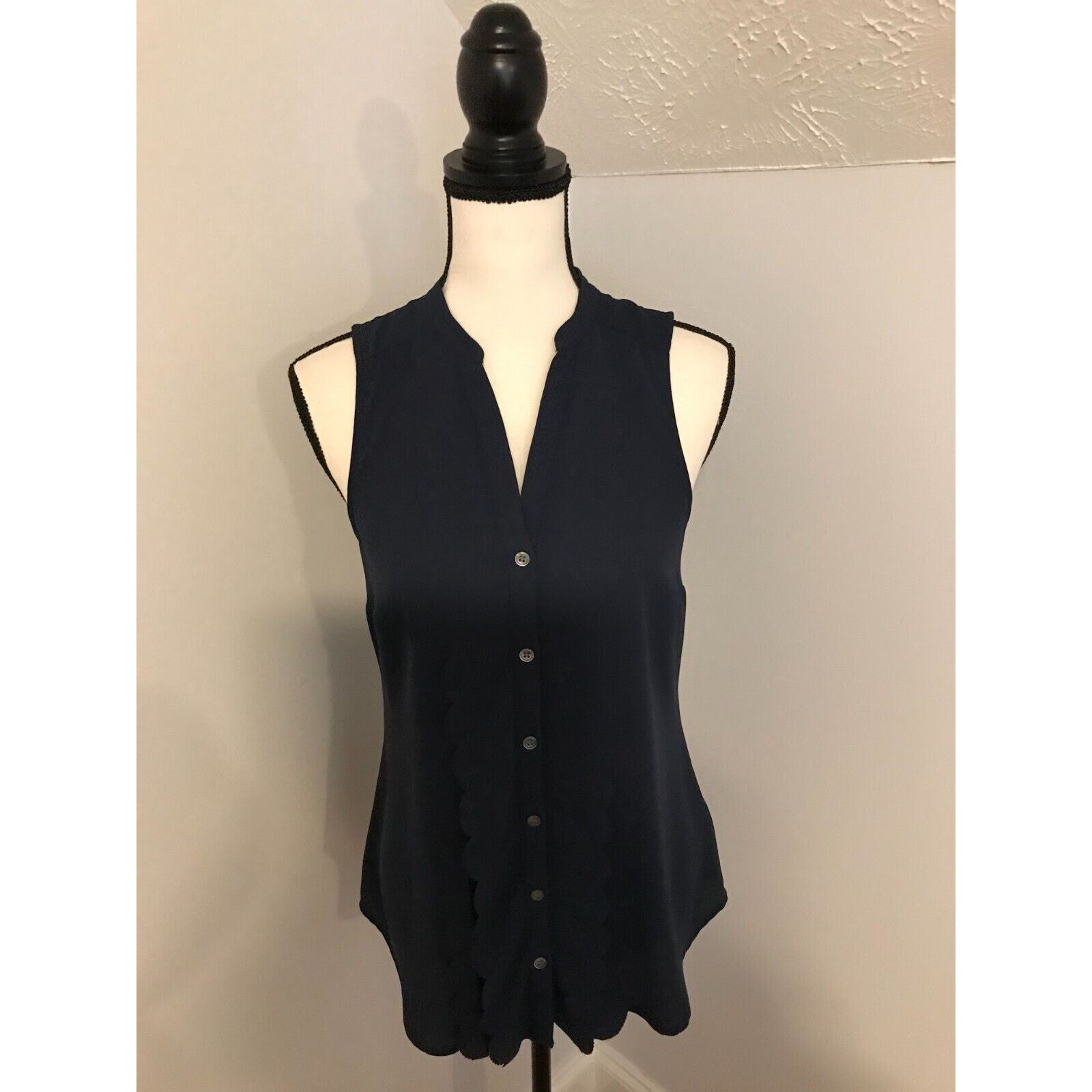 Anthropologie Anthropologie Meadow Rue Navy Sleeveless Scallop Blouse Size S / US 4 / IT 40 - 1 Thumbnail