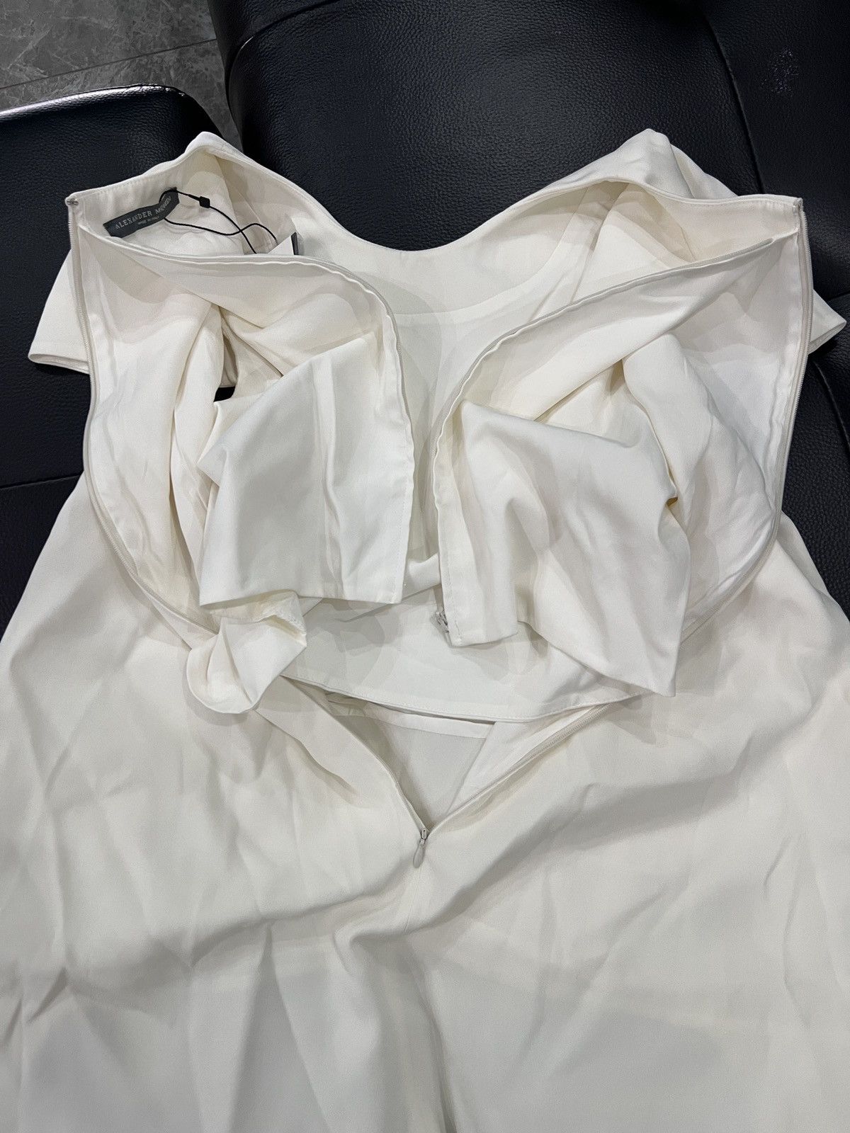 Alexander McQueen Alexander McQueen Asymmetric Ruffle Hem Top Size S / US 4 / IT 40 - 10 Thumbnail
