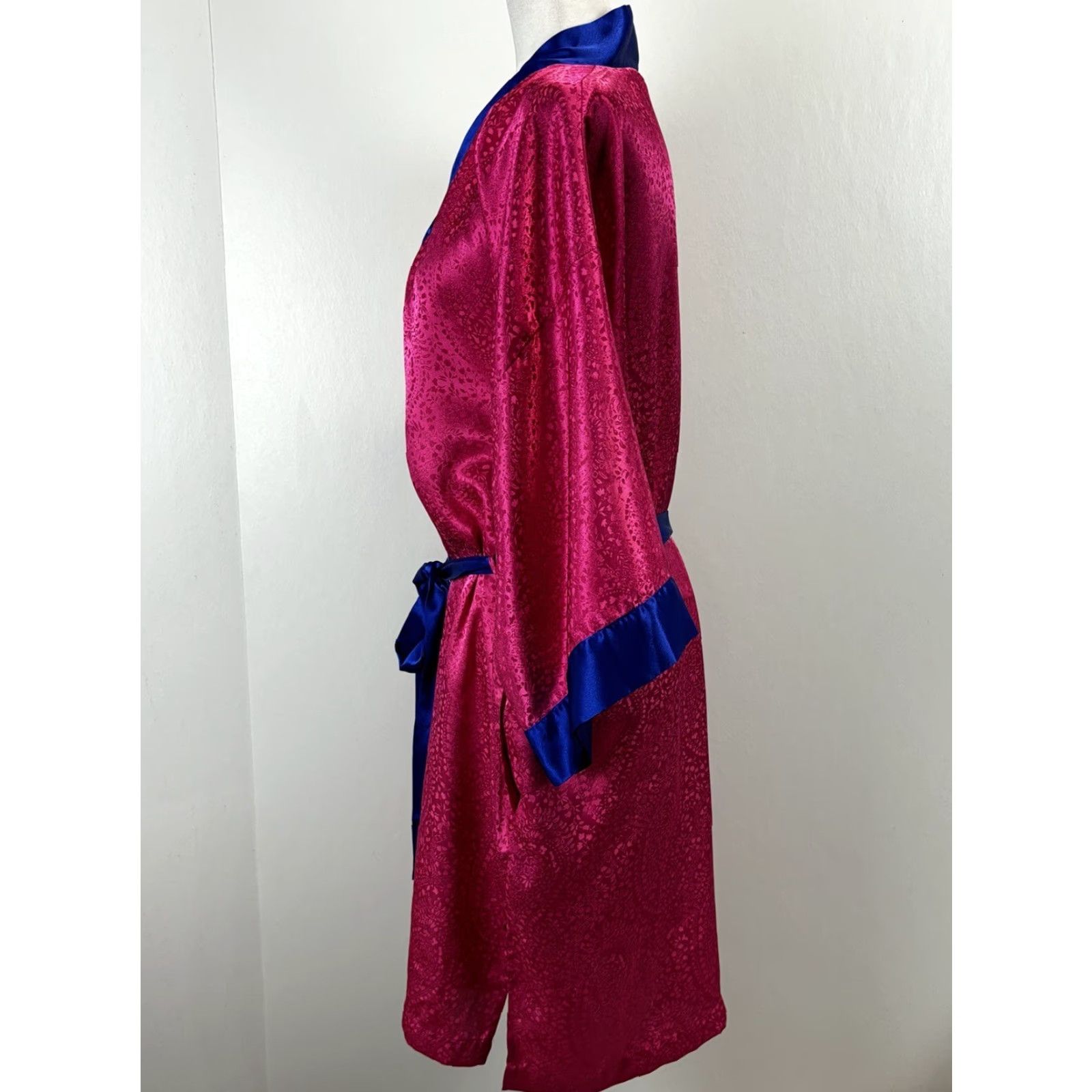 Victoria's Secret Vintage Victoria's Secret satin Robe Kimono One Size Pink Blue Gold Label Sleepwear Size ONE SIZE - 2 Thumbnail