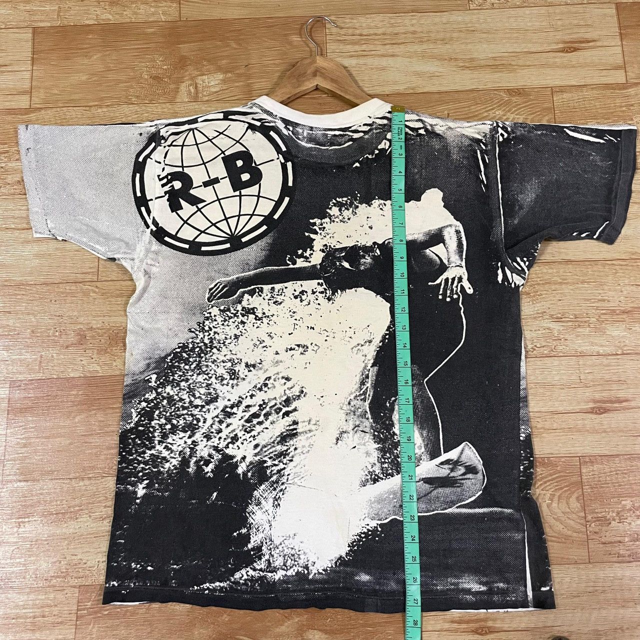 Vintage Vintage Rare Surfing All Over Print Tee Size US L / EU 52-54 / 3 - 12 Thumbnail
