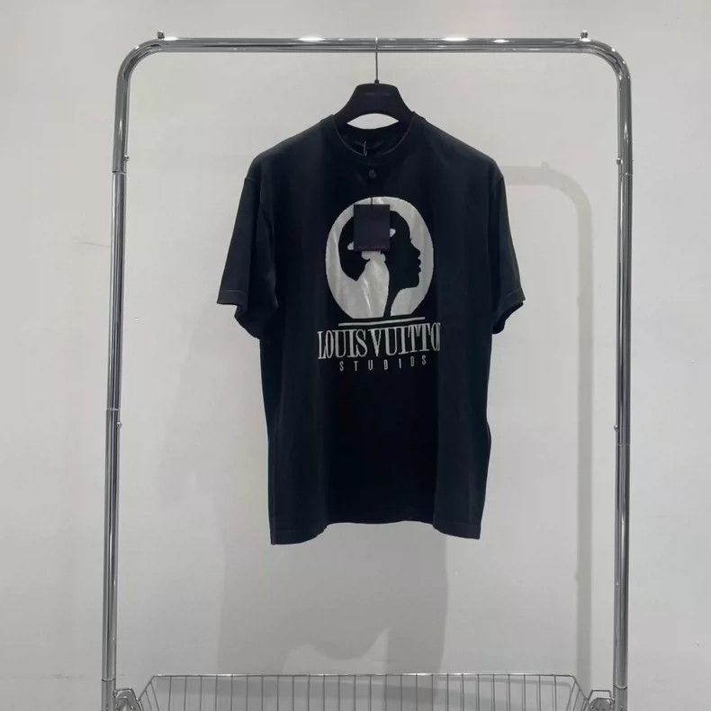 Louis Vuitton Louis Vuitton Portrait logo short sleeve Size US L / EU 52-54 / 3 - 1 Thumbnail