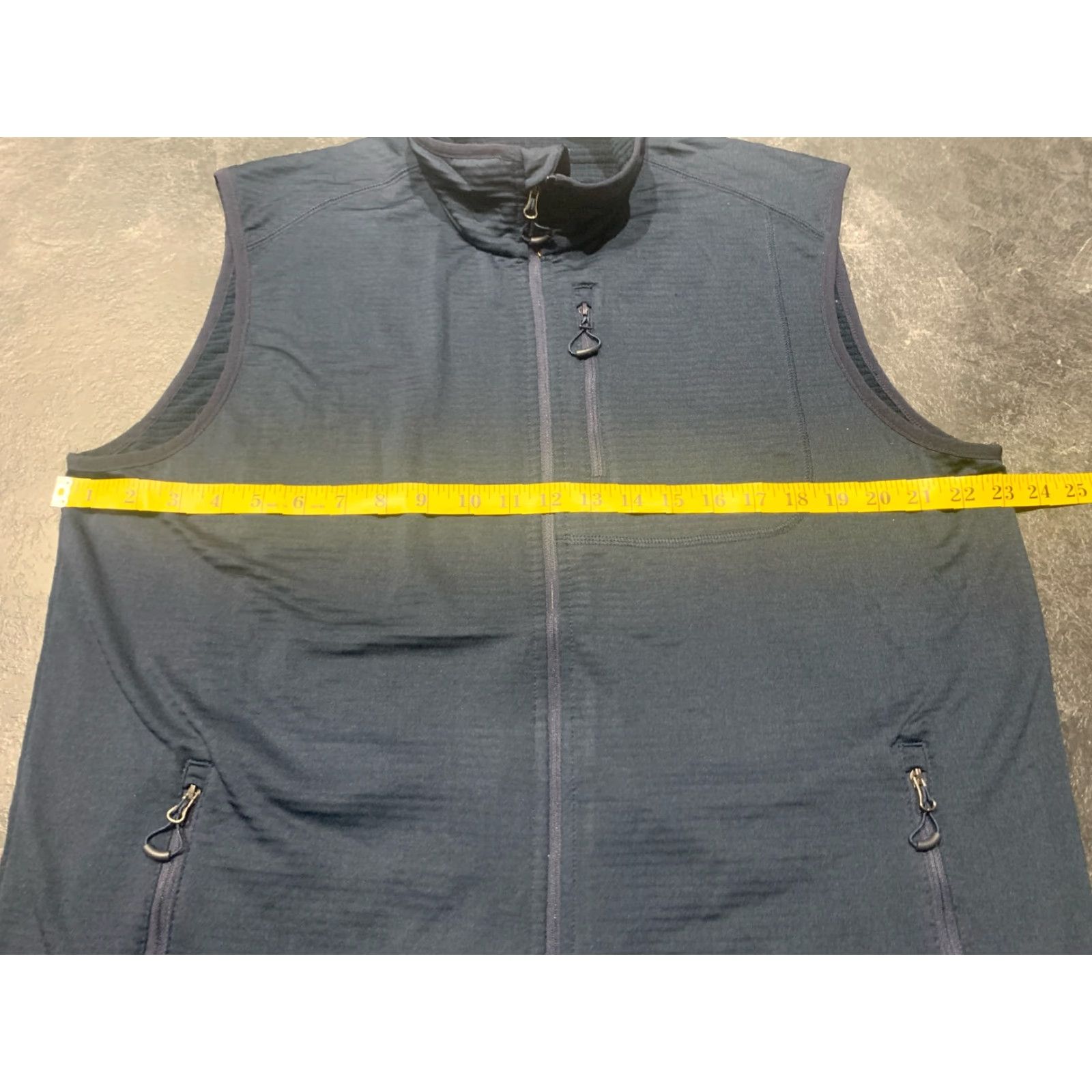 Orvis Orvis Vest Pockets Full Zip Blue Polyester L Large Men's Regular Stand-Up Collar Style Features: Pockets Jacket/Coat Length Mid-Length Zipper Closure Size US L / EU 52-54 / 3 - 6 Thumbnail
