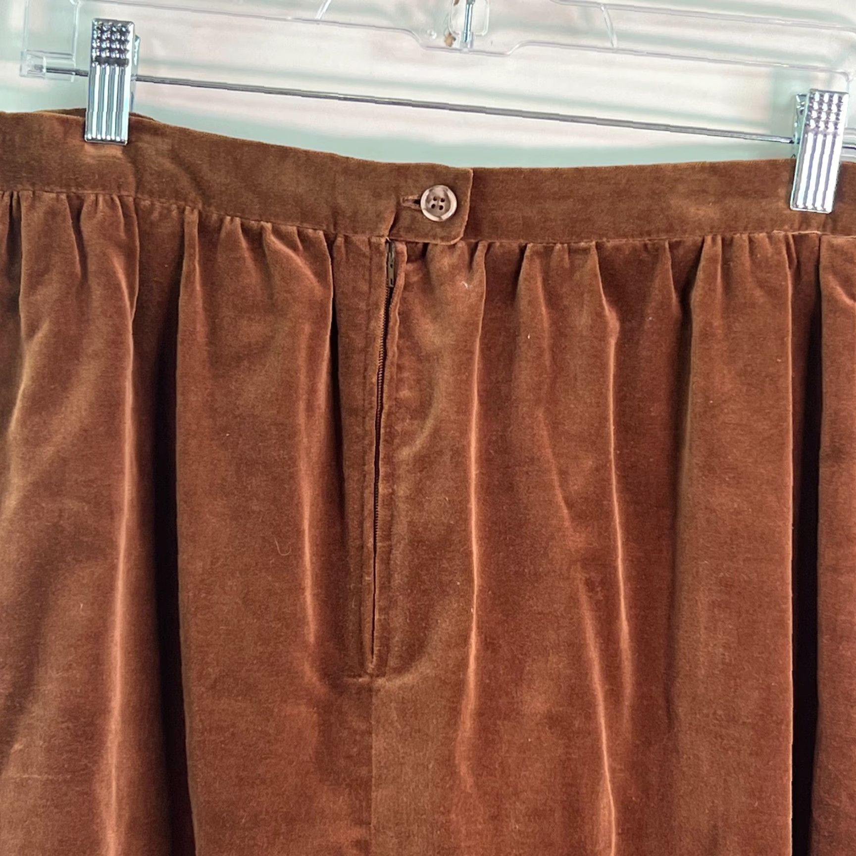 Velvet VINTAGE Lady Devon Womens Skirt Brown Velvet Knee Length Size 30 Straight Pencil Zipper Closure Button Casual Size 30" / US 8 / IT 44 - 4 Thumbnail