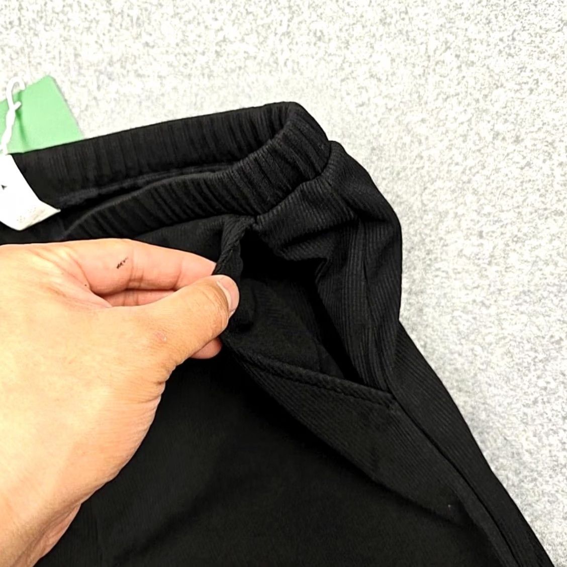 Vintage Halara Pants Womens Small Black Wide-Leg Sweatpants Drawstring Waist Pockets New Size 28" / US 6 / IT 42 - 2 Thumbnail