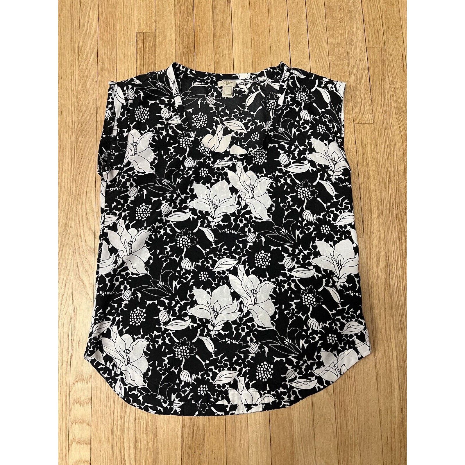 J.Crew J.Crew Cuffed Sleeve Sleeveless Blouse Women Size 4 Size S / US 4 / IT 40 - 1 Thumbnail