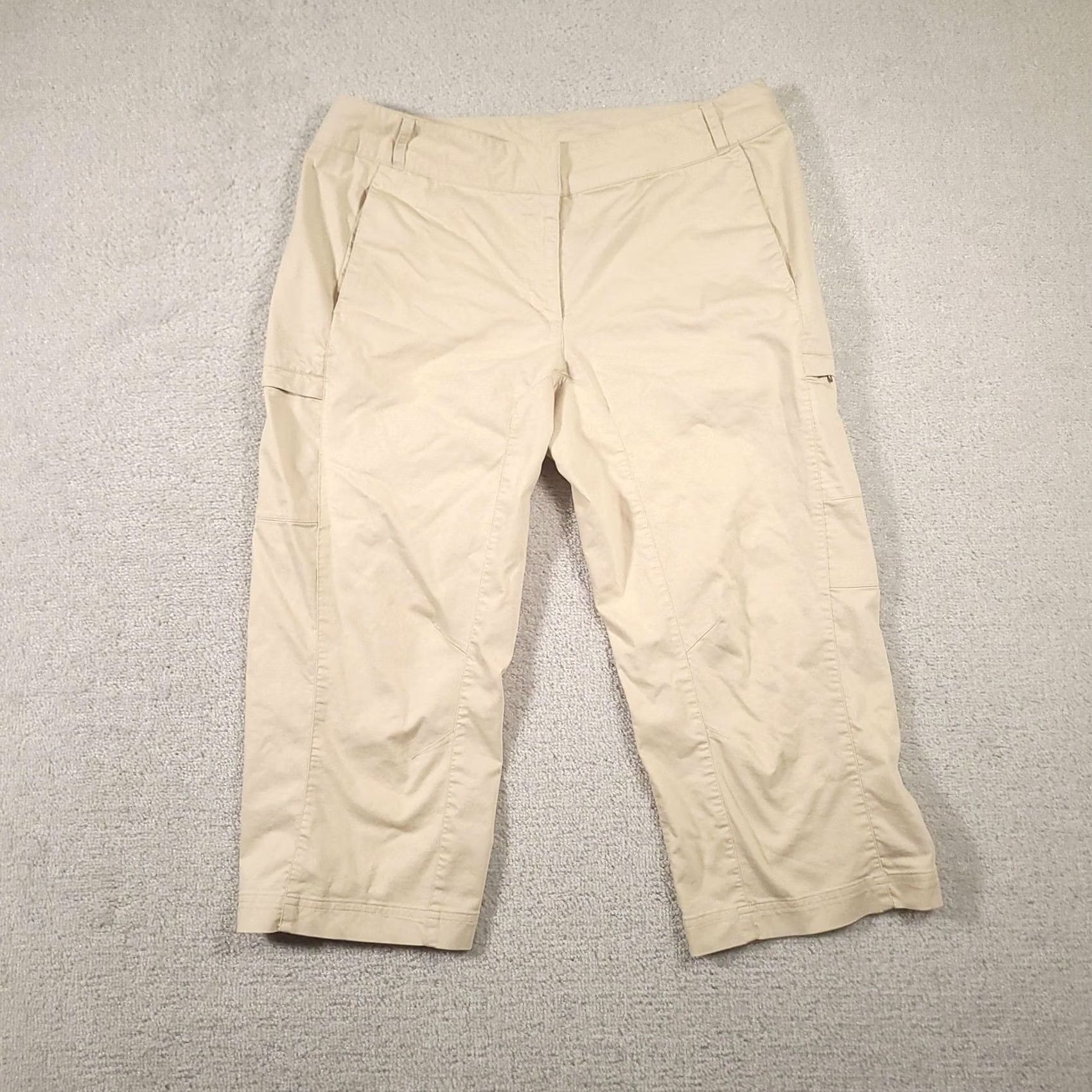 Adidas Adidas Capri Pants Womens 14 Khaki Beige Cargo Zip Pocket Embroidered Logo Sport Pants Capris 14 Beige Womens Size 36" / US 14 / IT 50 - 2 Thumbnail