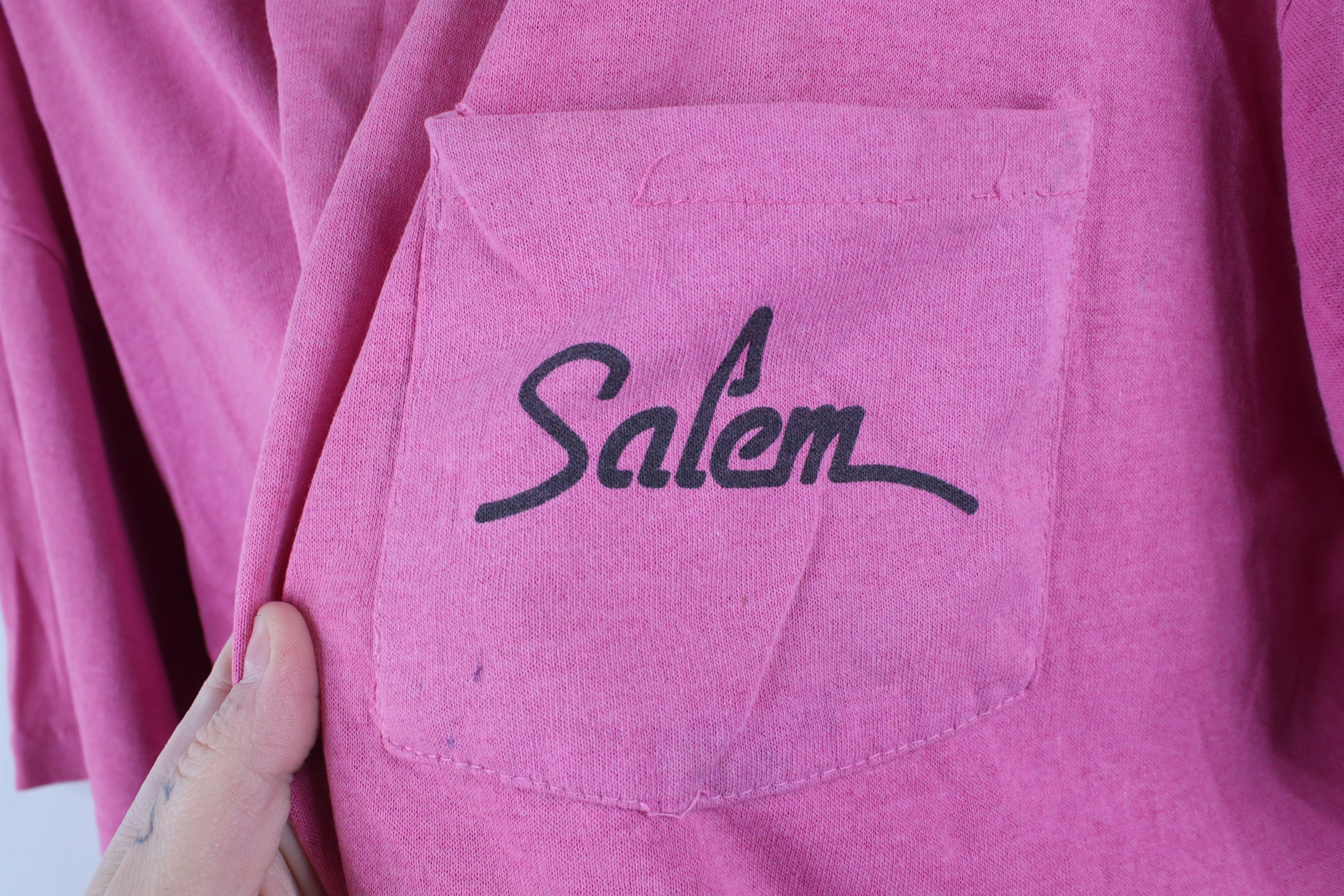 Vintage Vintage 90s Salem Cigarettes Spell Pocket T-Shirt Pink USA Size US XL / EU 56 / 4 - 4 Thumbnail