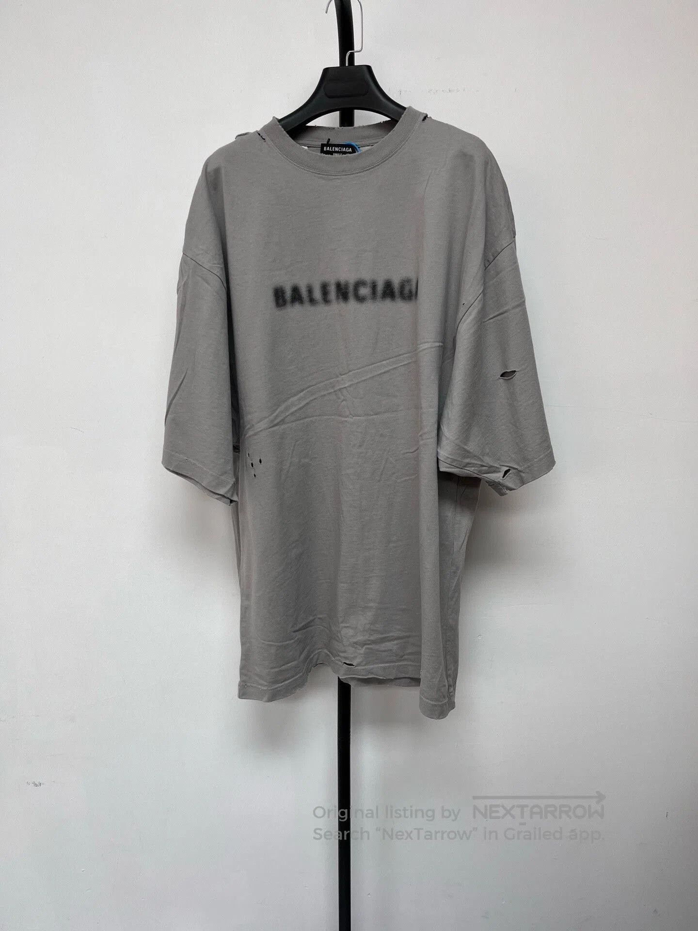 Balenciaga Balenciaga Solid Letter Print Distressed Crew Neck T-Shirt. Size XXS / US 00 / IT 34 - 1 Thumbnail